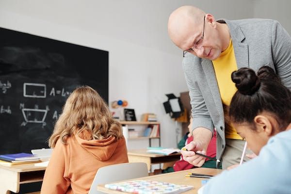 新加坡輔仁預科學院為學生提供細致的思想輔導